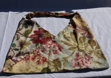 Load image into Gallery viewer, Linen Triangle Bag #2
